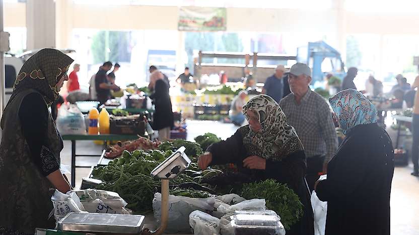 Konya'da aracısız yerli pazar: Üretici de tüketici de memnun