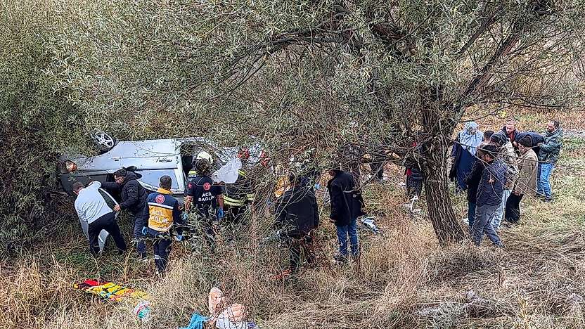 Konya'da can pazarı! Otomobil şarampole yuvarlandı