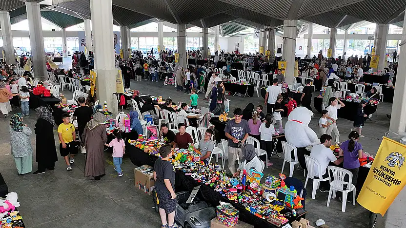 Konya'da çocuklar kendi tezgahını kurdu: 300 stantlık oyuncak pazarı