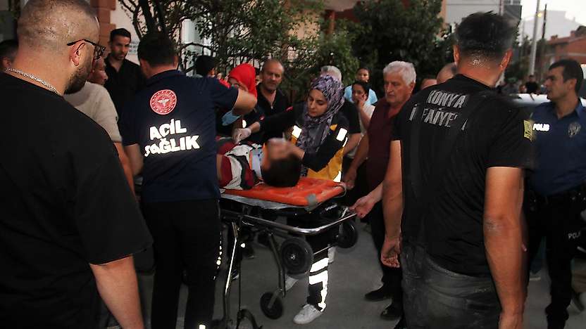 Konya'da faciadan dönüldü! Kamyoneti durdurmak isterken sıkıştı
