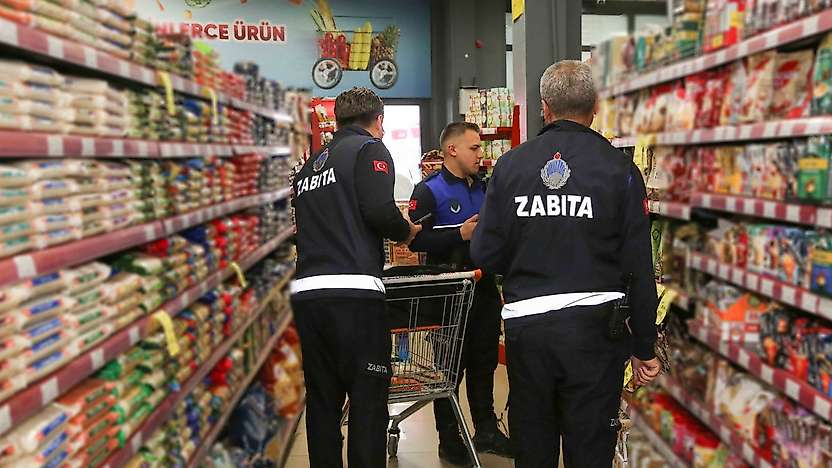 Konya'da fahiş fiyatlara geçit yok! Meram'da marketler tek tek denetlendi
