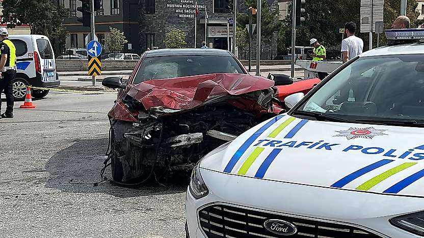 Konya'daki feci kazada yaralı sürücü hayatını kaybetti