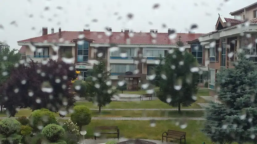 Konya'da gök gürültülü sağanak etkili oluyor