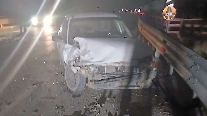 Konya'da iki araç köprüde çarpıştı! 3 yaralı