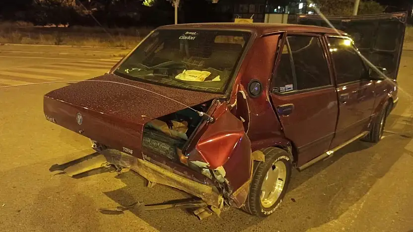 Konya'da iki otomobil kafa kafaya çarpıştı