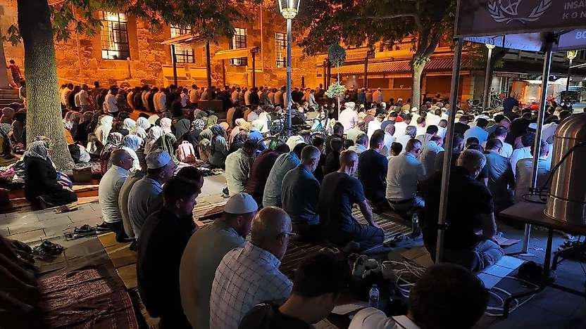 Konya'da Mevlid Kandilinde camiler doldu taştı