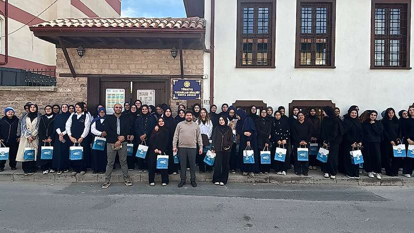 Konya'da minik yazarlar usta kalemlerle buluşuyor