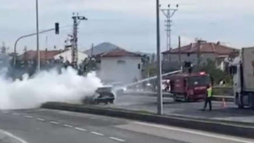 Konya'da seyir halindeki otomobil alevlere teslim oldu!