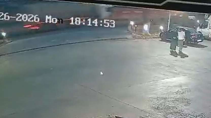 Konya'da tır, traktöre çarptı! Tonlarca pancar yola saçıldı