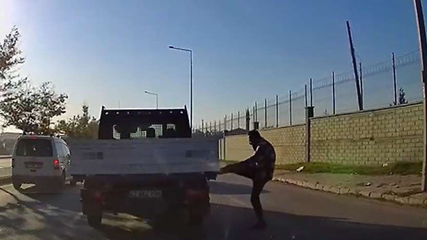 Konya'da trafikteki o tekme pahalıya patladı: 180 bin lira ceza