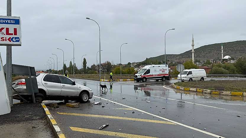 Konya'da traktör ve otomobil kazası paniğe neden oldu