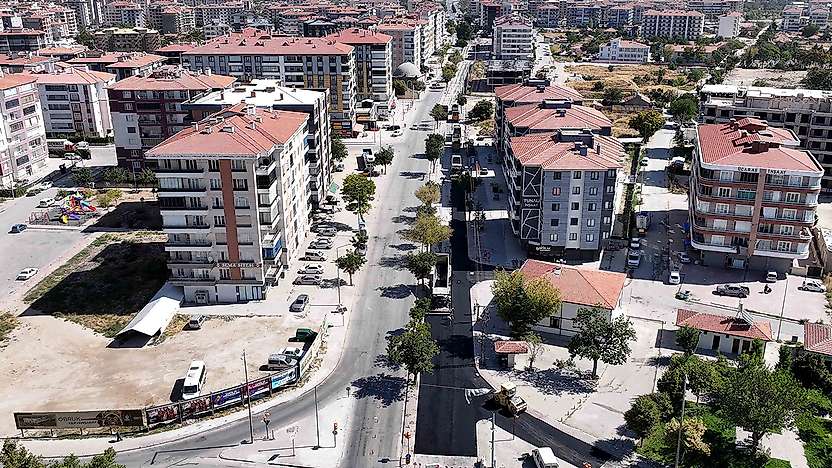 Konya'da ulaşımı rahatlatacak 800 metrelik dev asfalt adımı atıldı