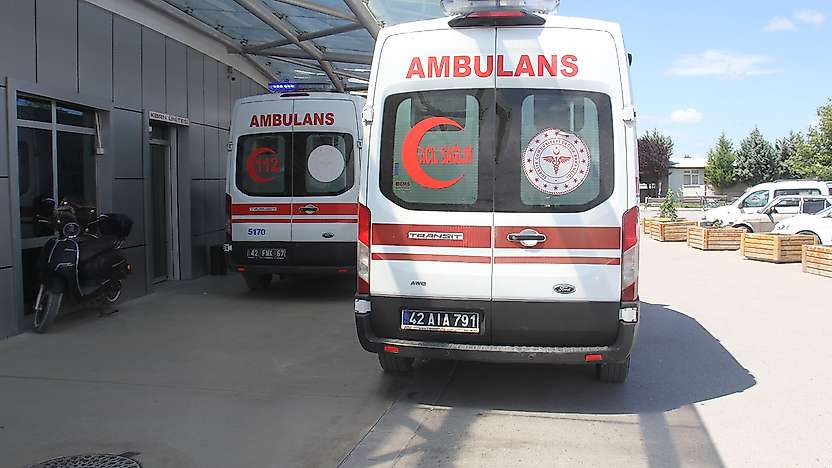 Konya'da yürekler ağza geldi! Motosikletten yola savruldu