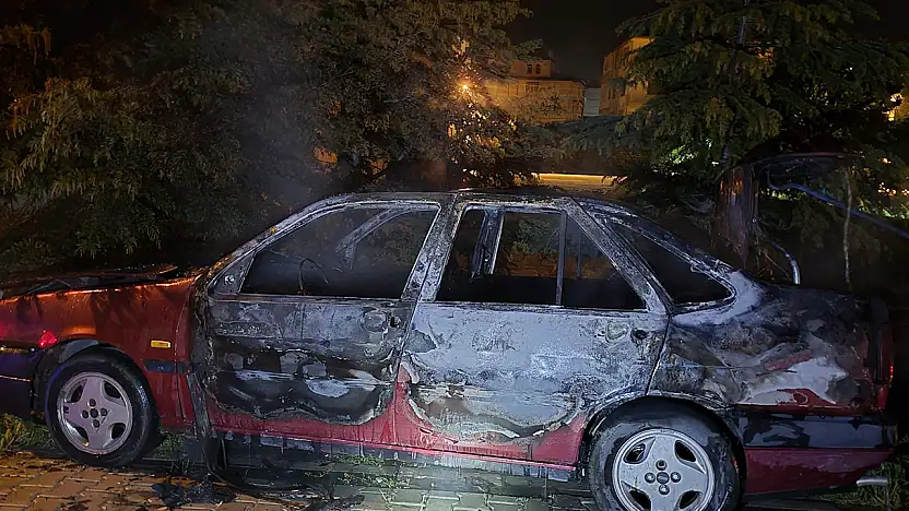 Konya'daki görüntü paniğe neden oldu! Otomobil alevler içinde kaldı
