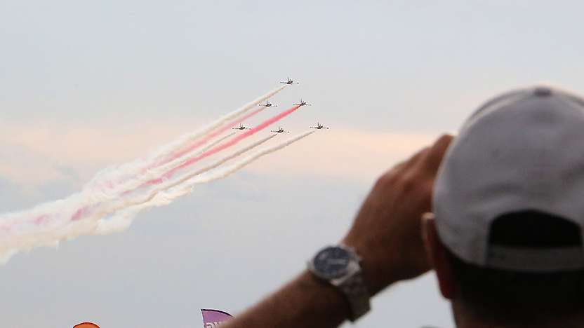 Konya'dan havalanan 6 jet Sivrihisar semalarında gösteri yaptı
