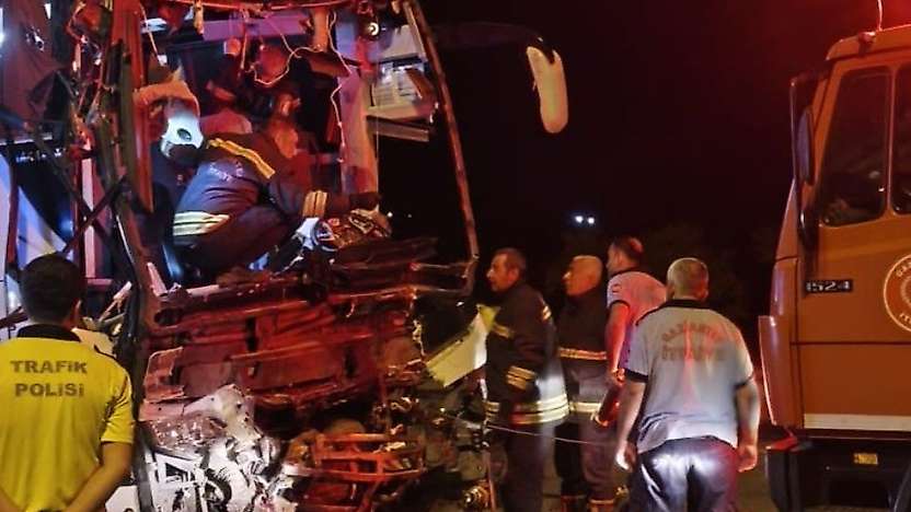 Konya-Kahta otobüsünde feci kaza: 2 ölü 22 yaralı!