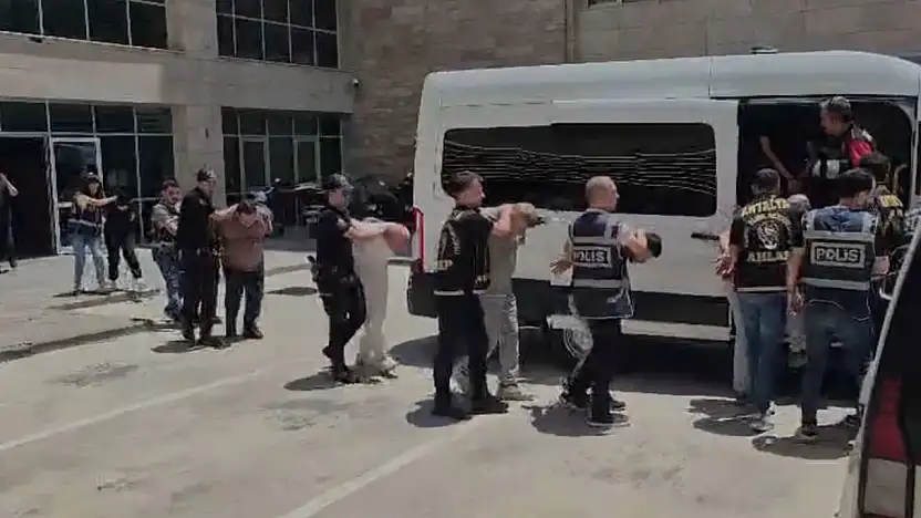 Konya merkezli 24 ilde ehliyet sınavı usulsüzlüğüne operasyon!