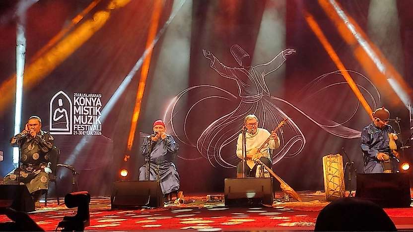 Konya Mistik Müzik'te 'Hun Huur Tu' mest etti