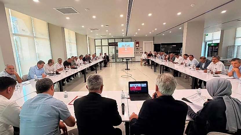 Konya'nın 31 ilçesi Karapınar'da eğitim için toplandı