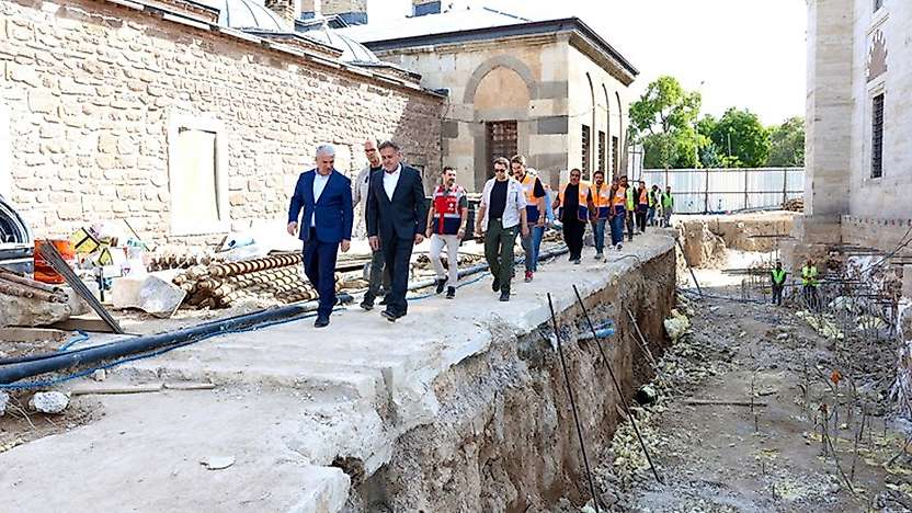 Konya Valisi Akın, Sultan Selim Camii'ndeki restorasyon çalışmasını inceledi