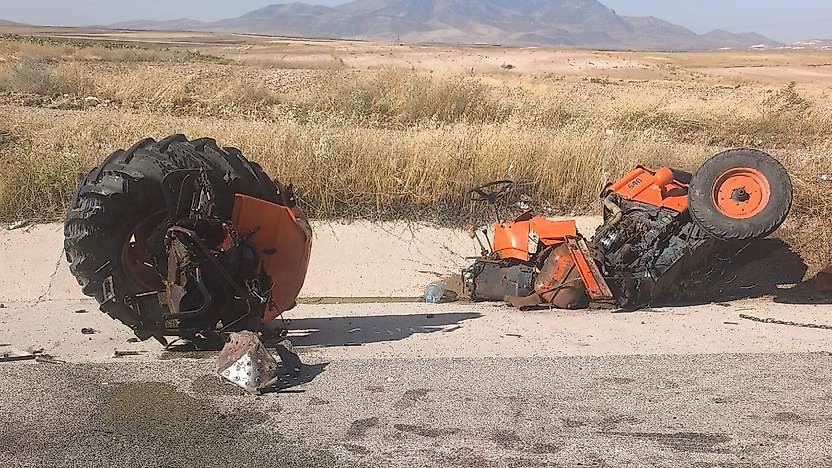 Konya yolunda feci kaza! Kamyonetle traktör çarpıştı