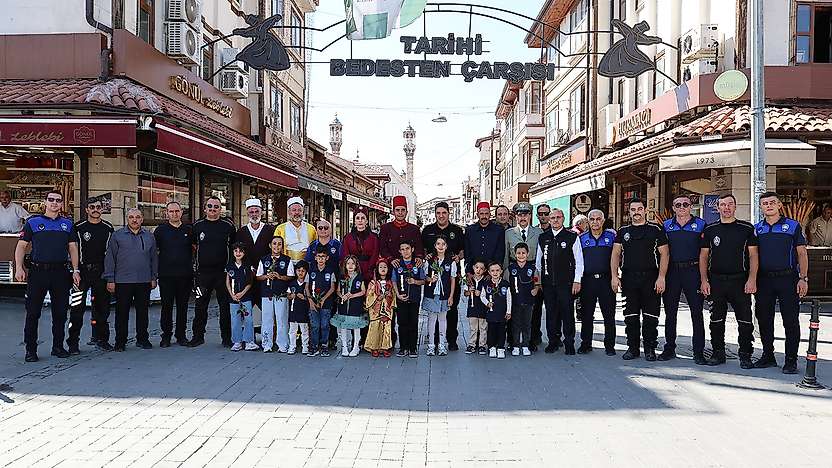 Konya zabıtasından 200. yıl kutlaması: Tarihi üniformalarla esnaf ziyareti