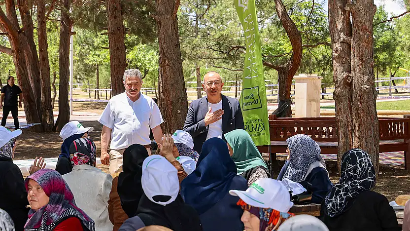 Konyalı Başkan'dan büyüklerimize vefa