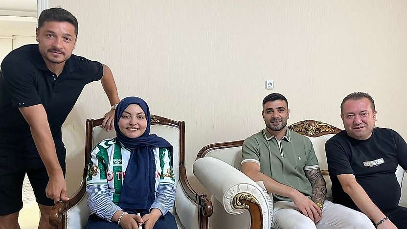 Konyaspor'dan taraftarına duygulandıran ziyaret
