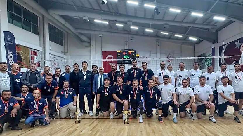 Meram Belediyesi voleybolda Konya ikincisi oldu