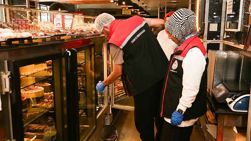 Meram'da zabıta sahaya indi: Fırın ve pastanelerde denetimler sürüyor