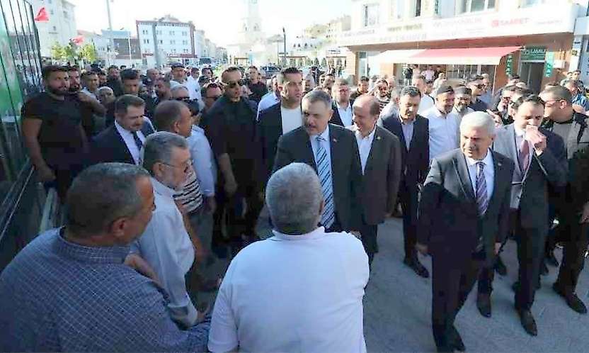 Bakan Çiftçi Konya'da halkla iç içe