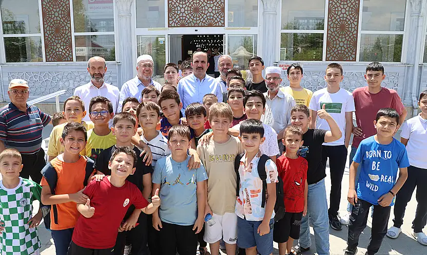 Başkan Altay'dan Selçuklu Merkez Camii Kur'an kursuna ziyaret