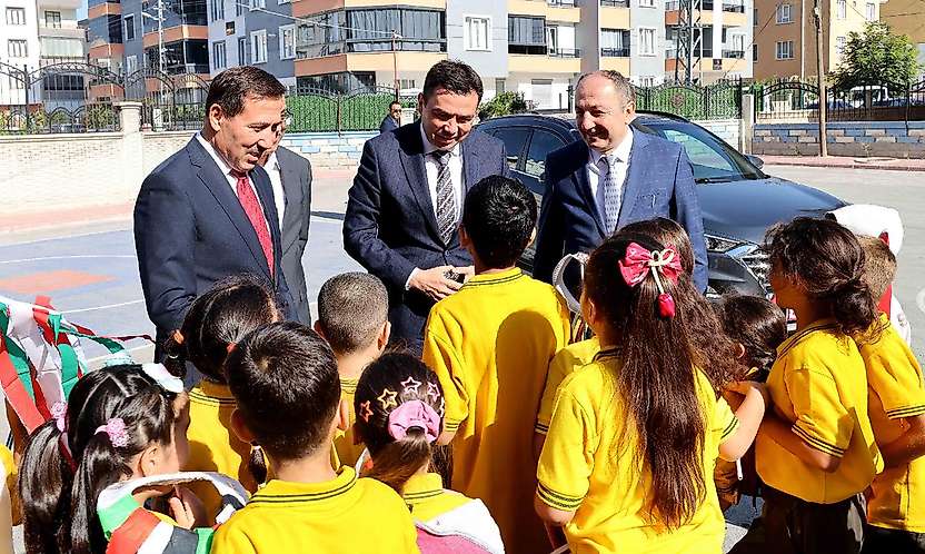 Başkan Kılca ilk ders zilinde öğrencilerle buluştu