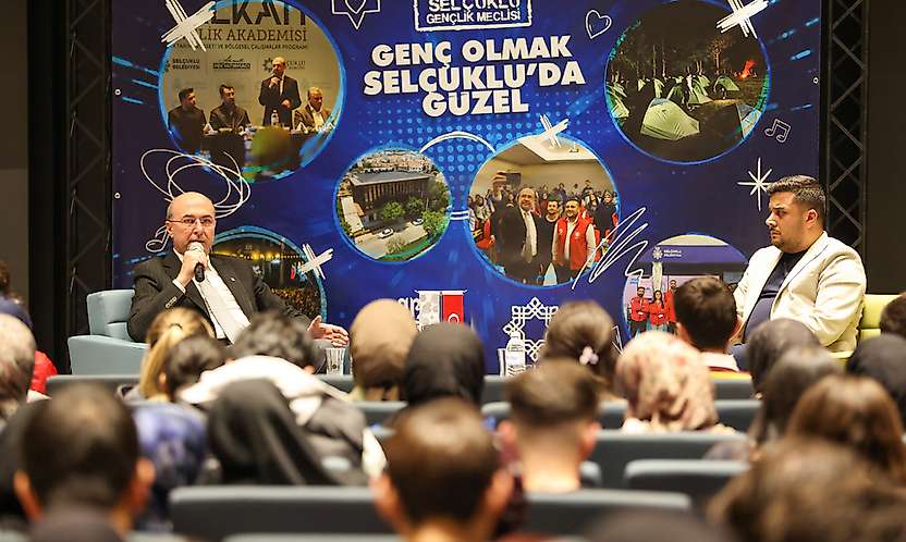 Başkan Pekyatırmacı üniversiteli gençlerle buluştu