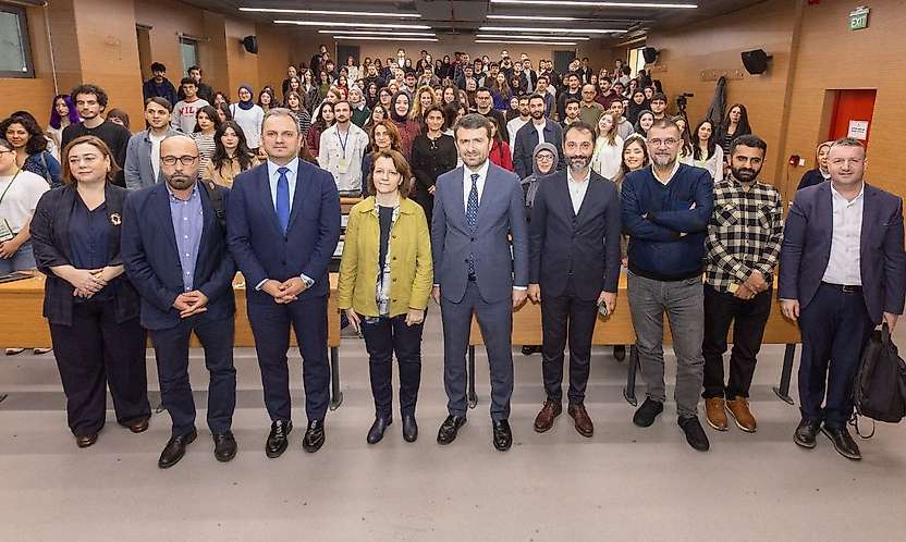 Çay: Habere güven azalıyor, dezenformasyon tırmanıyor