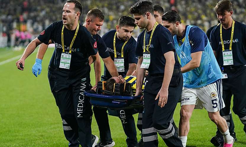 Fenerbahçe-Konyaspor maçında şok sakatlık!