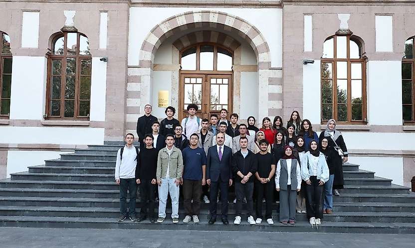 Genç Seyyahlar Balkan izlenimlerini Başkan Altay'a anlattı