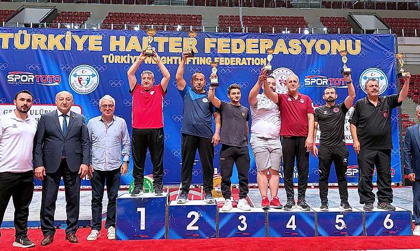 Karatay Belediyesporlu haltercilerden çifte başarı
