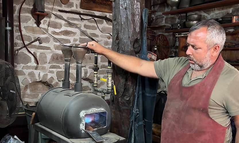 Konya'da 1000 derecelik ocaktan çıkan eşsiz bıçaklar