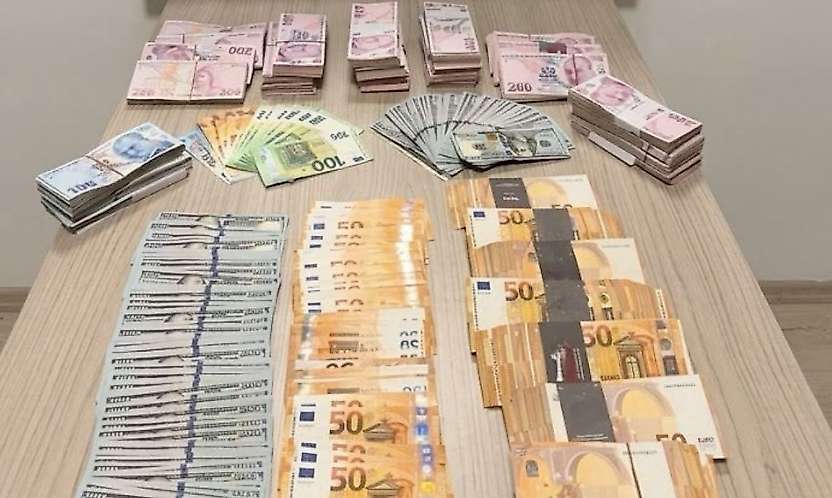 Konya'da 2 telefon dolandırıcısı tutuklandı