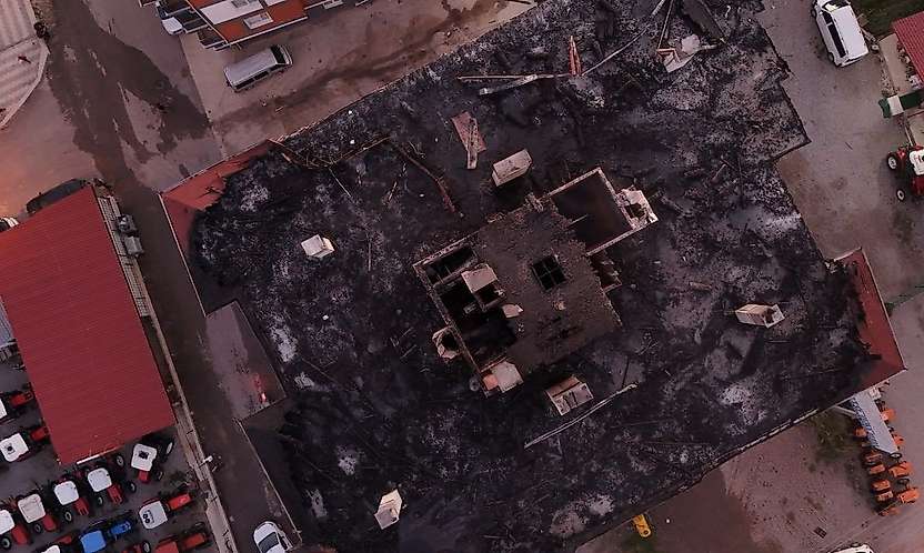 Konya'da 5 katlı apartman çatısı küle döndü