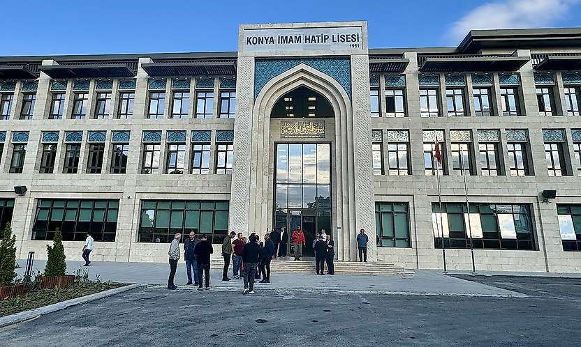 Konya'da 75 yıllık eğitim yuvası yeni binasına kavuştu