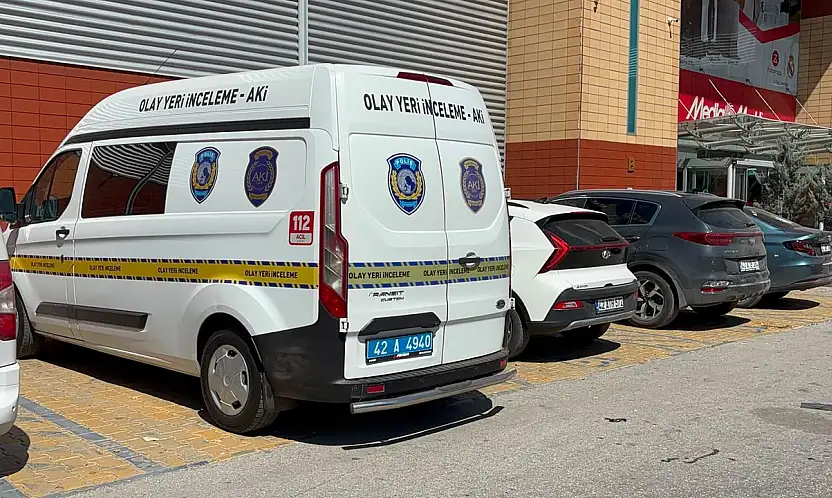Konya'da AVM'de çıkan bıçaklı kavga can aldı