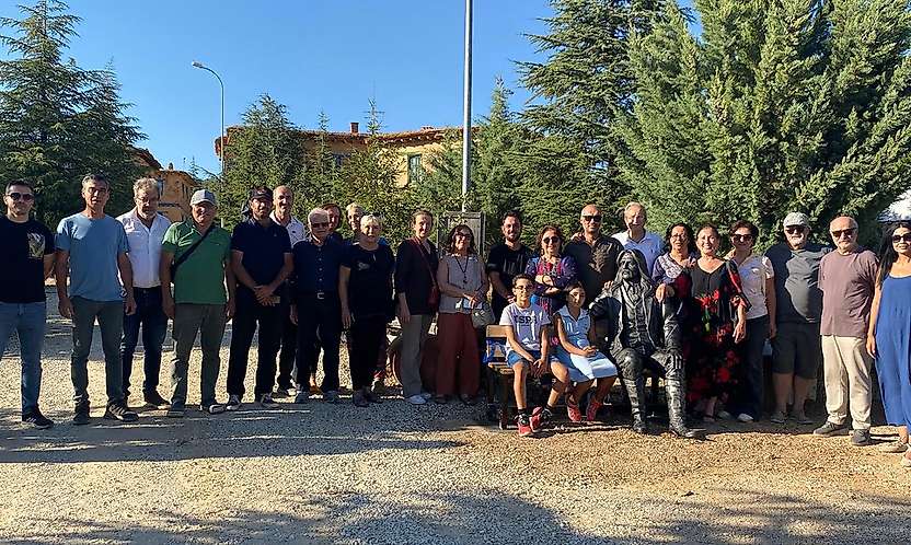 Konya'da Barış Manço'nun heykeli dikildi