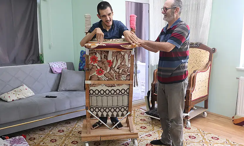 Konya'da bir babanın ömürlük nöbeti: Engelli oğlu için düzenek geliştirdi