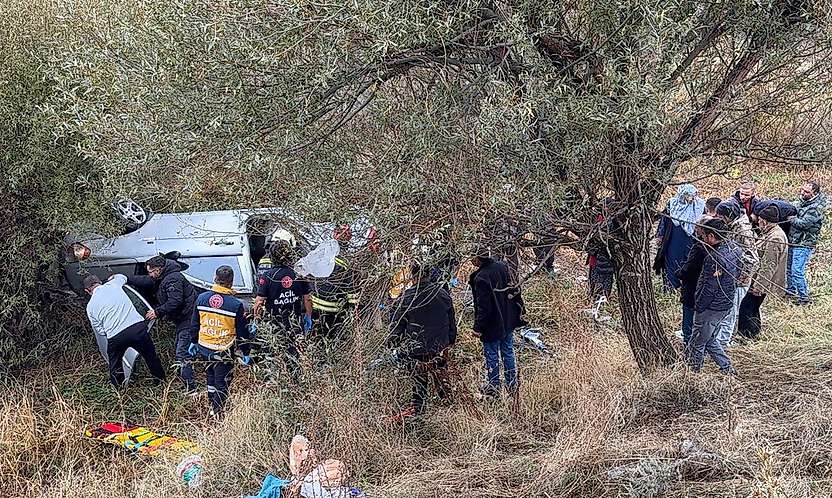 Konya'da can pazarı! Otomobil şarampole yuvarlandı