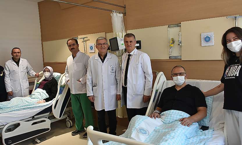 Konya'da çapraz böbrek nakli mucizesi: İki aile kardeş oldu