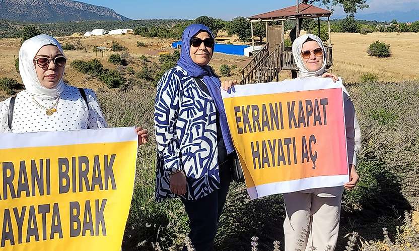 Konya'da dikkat çeken eylem: Lavantaların arasından seslendiler