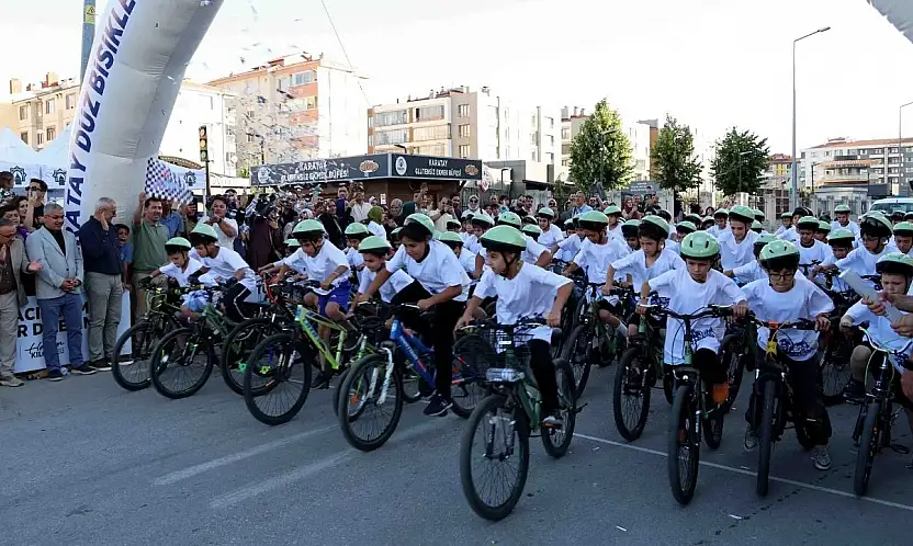 Konya'da Düz Bisiklet Yarışı heyecan verdi