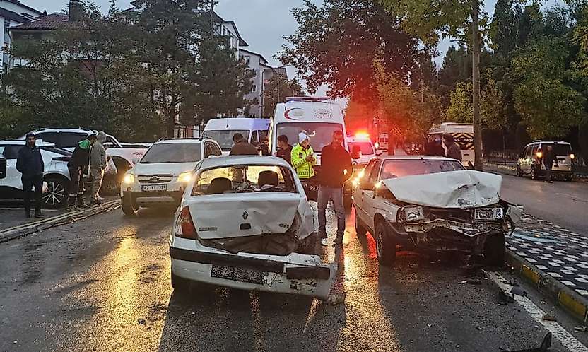 Konya'da feci kaza: Biri bebek 6 kişi yaralandı